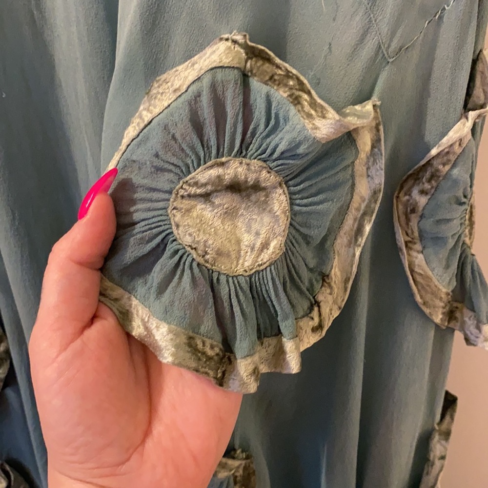 Silk and Velvet Flapper Dress from 1920 - Picture 2 of 5